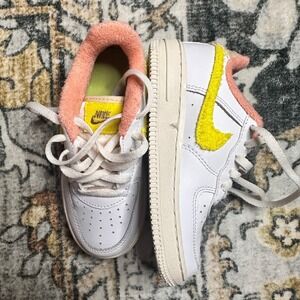 Nike Air Force 1 Low Kids 10.5C DV2199-100‎ White Yellow Pink Chenille Swoosh